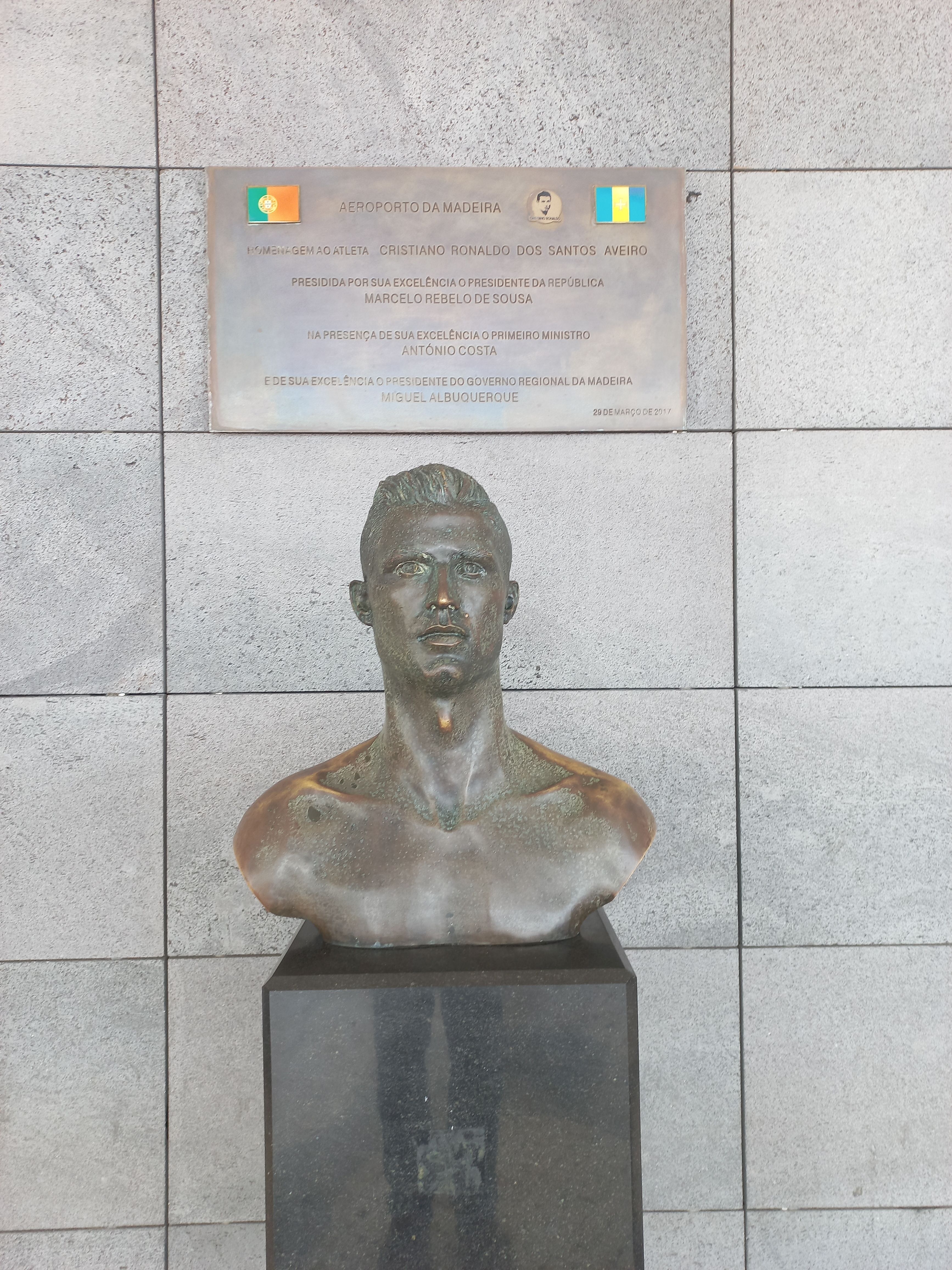 Statue de Cristiano Ronaldo à l'aéroport de Funchal, Madère